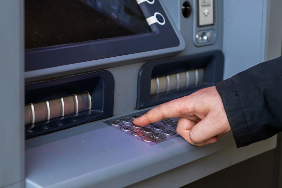 ¿Cómo depositar en un cajero automático?