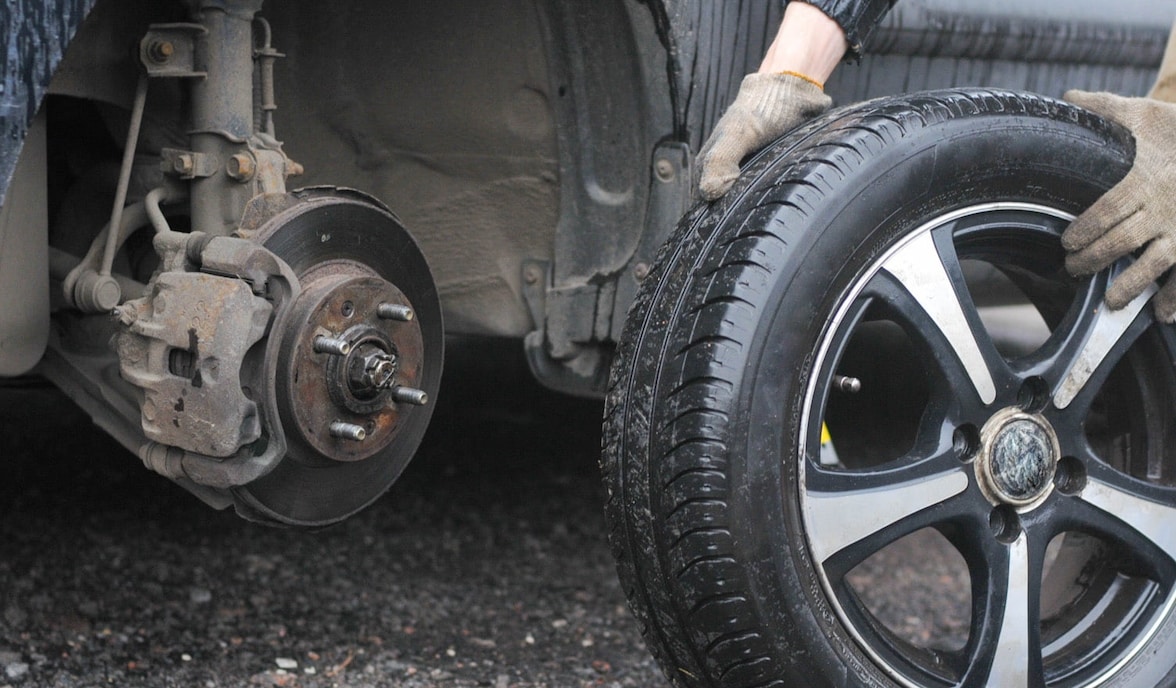 ¿Qué hacer si te roban las ruedas del auto?